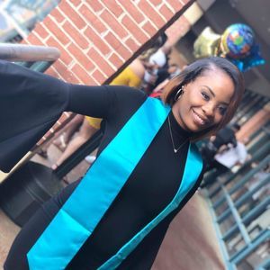 Meet your Posher, Quinise